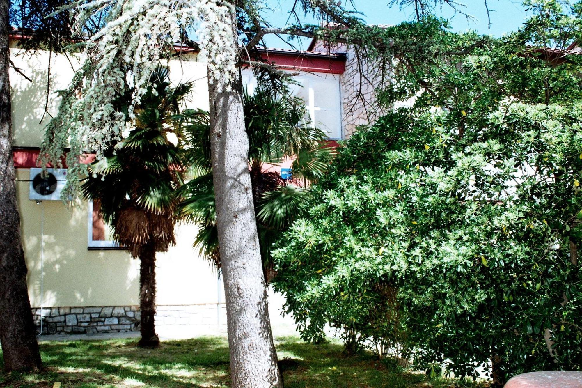 Hostel Amfora Fazana Exterior photo