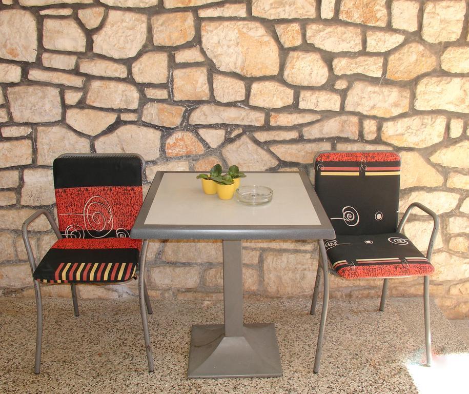Hostel Amfora Fazana Exterior photo